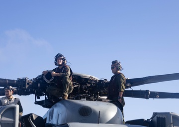 31st MEU | VMM 265 (Rein.) performs aircraft maintenance