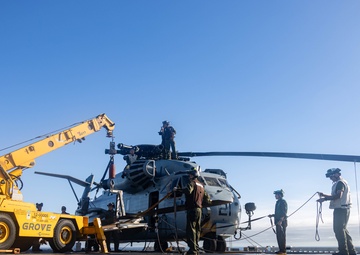 31st MEU | VMM 265 (Rein.) performs aircraft maintenance