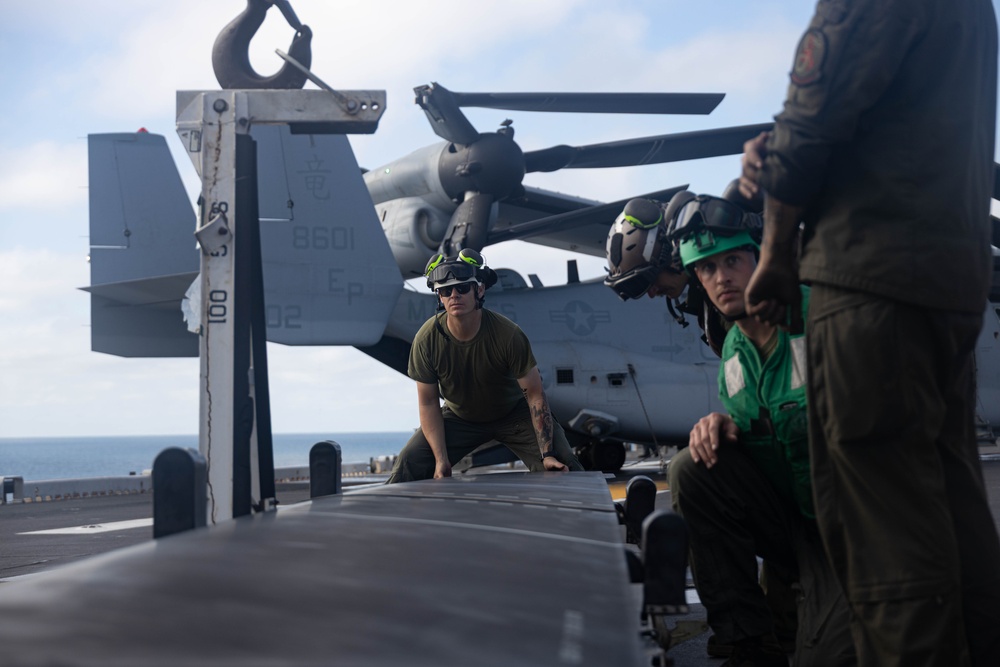31st MEU | VMM 265 (Rein.) performs aircraft maintenance