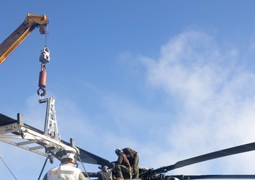31st MEU | VMM 265 (Rein.) performs aircraft maintenance