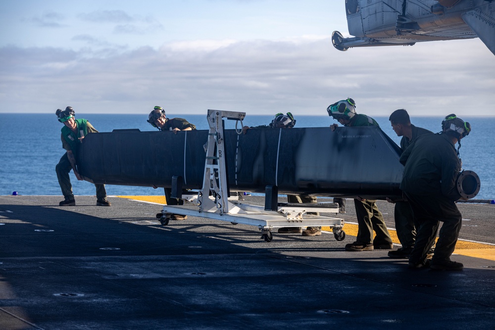 31st MEU | VMM 265 (Rein.) performs aircraft maintenance
