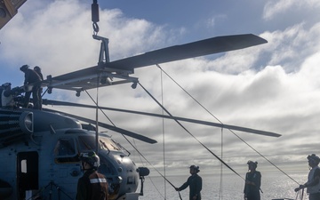 31st MEU | VMM 265 (Rein.) performs aircraft maintenance