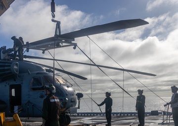 31st MEU | VMM 265 (Rein.) performs aircraft maintenance