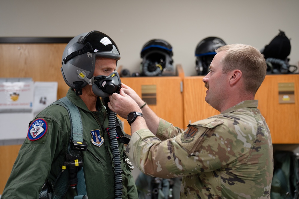 Sioux Falls Civic Leader flies with 114th Fighter Wing
