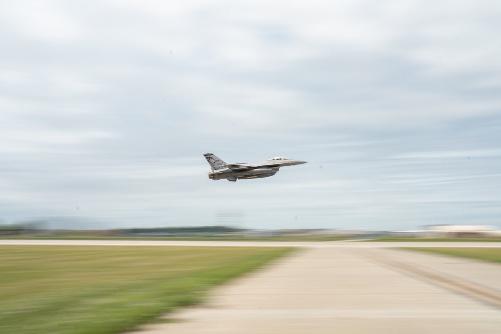 Sioux Falls Civic Leader flies with 114th Fighter Wing