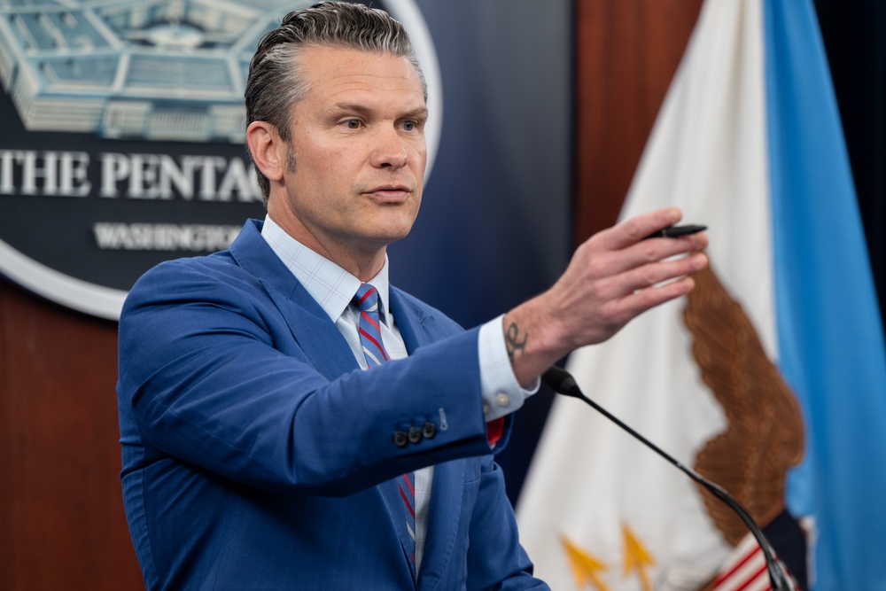 SD, CJCS Conduct Pentagon Press Briefing