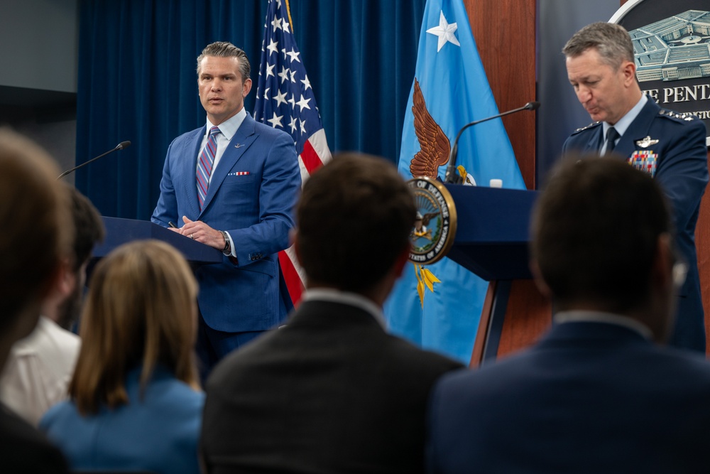 SD, CJCS Conduct Pentagon Press Briefing