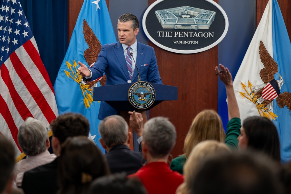 SD, CJCS Conduct Pentagon Press Briefing