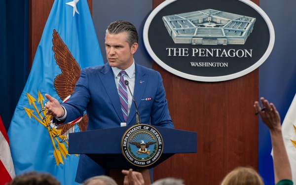 SD, CJCS Conduct Pentagon Press Briefing