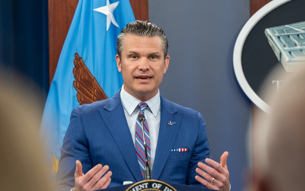 SD, CJCS Conduct Pentagon Press Briefing