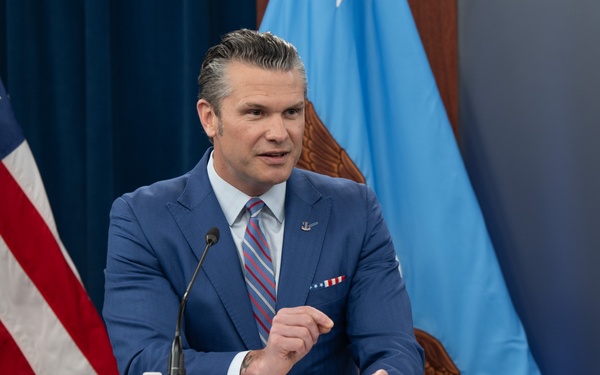 SD, CJCS Conduct Pentagon Press Briefing
