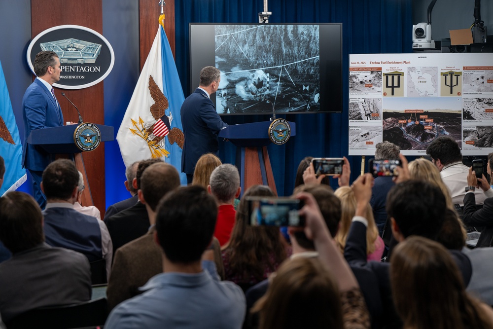 SD, CJCS Conduct Pentagon Press Briefing