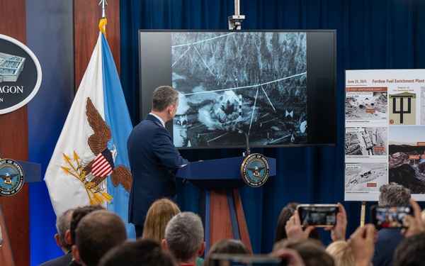 SD, CJCS Conduct Pentagon Press Briefing