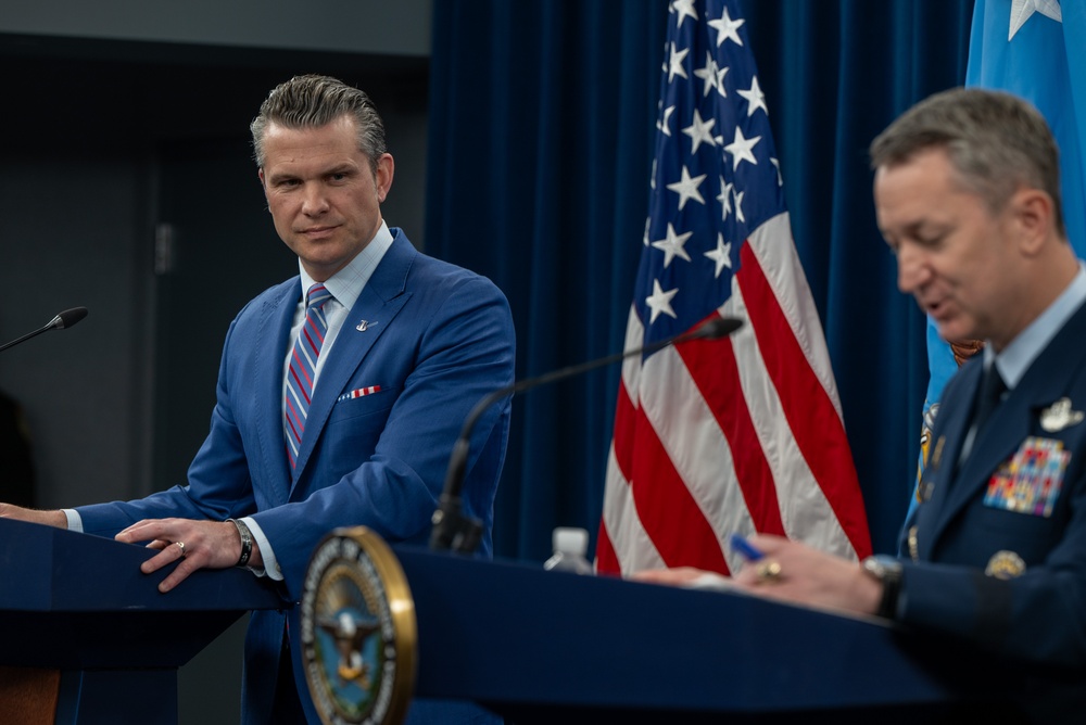 SD, CJCS Conduct Pentagon Press Briefing