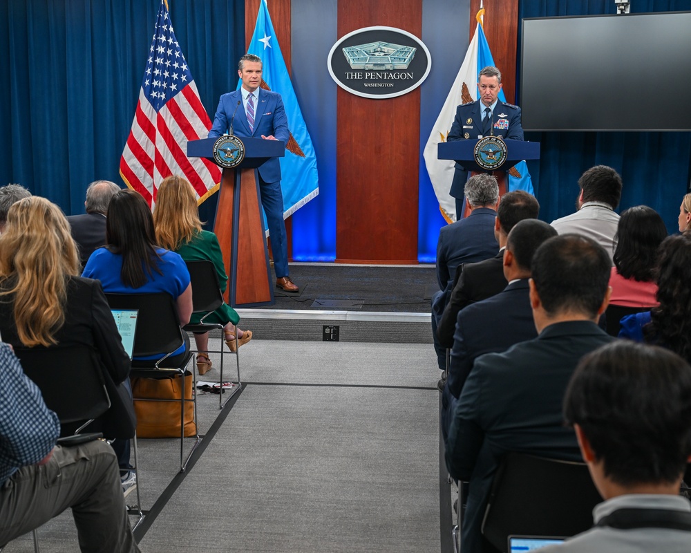SD, CJCS Conduct Pentagon Press Briefing