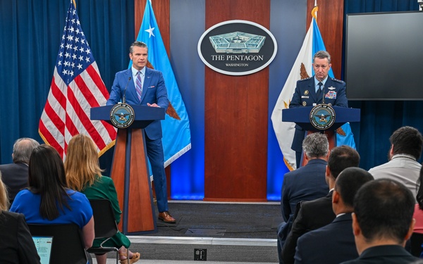 SD, CJCS Conduct Pentagon Press Briefing
