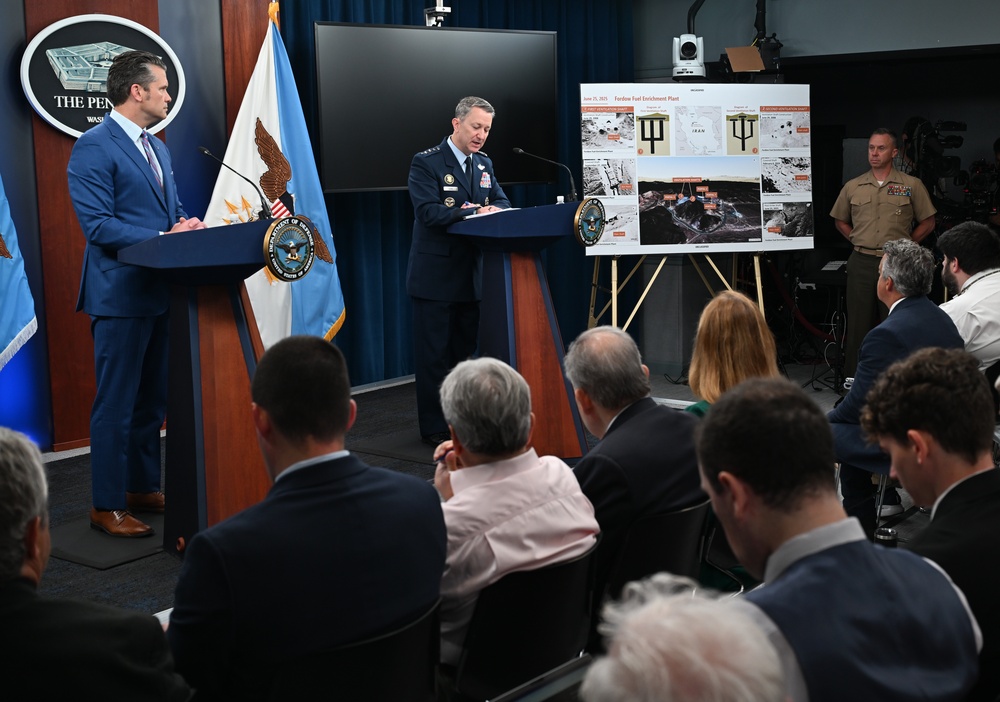 SD, CJCS Conduct Pentagon Press Briefing