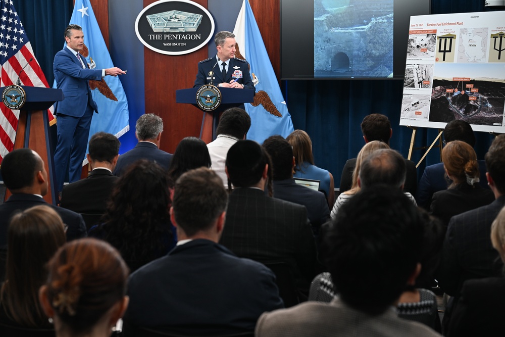 SD, CJCS Conduct Pentagon Press Briefing