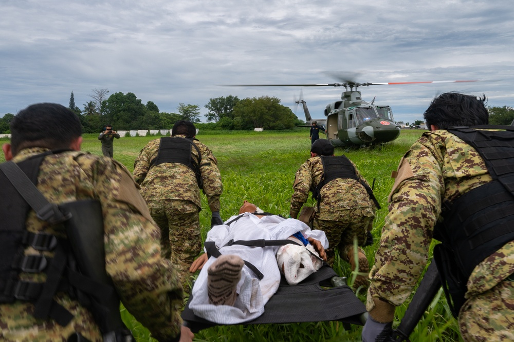 US Air Force, Salvadoran forces train in simulated combat environment during AMISTAD campaign