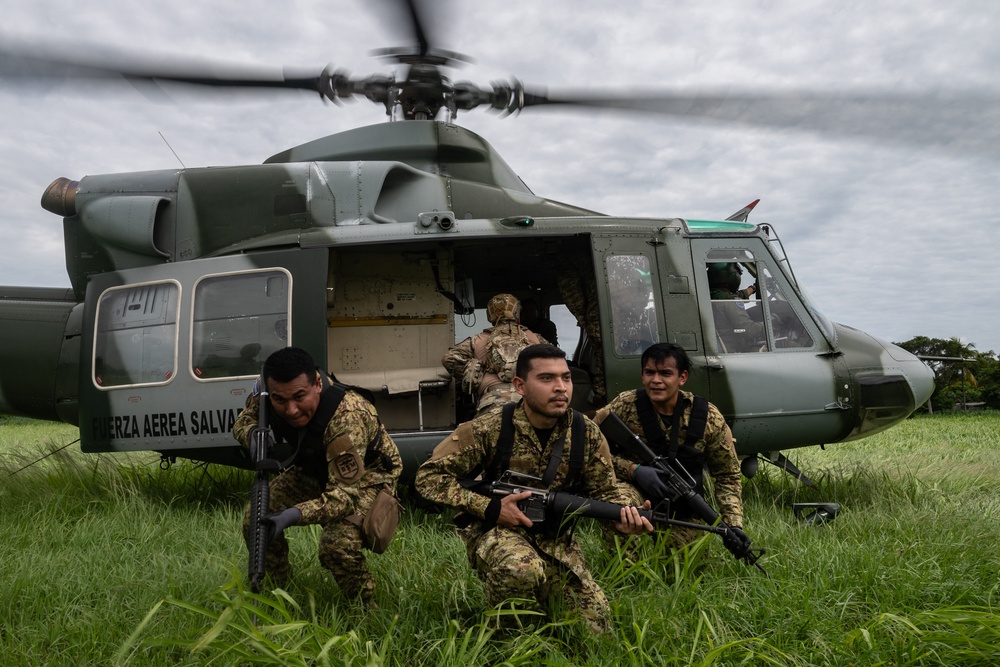 US Air Force, Salvadoran forces train in simulated combat environment during AMISTAD campaign