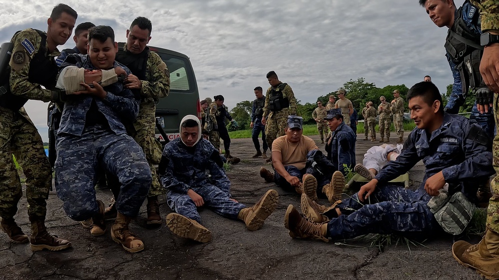 US Air Force, Salvadoran forces train in simulated combat environment during AMISTAD campaign