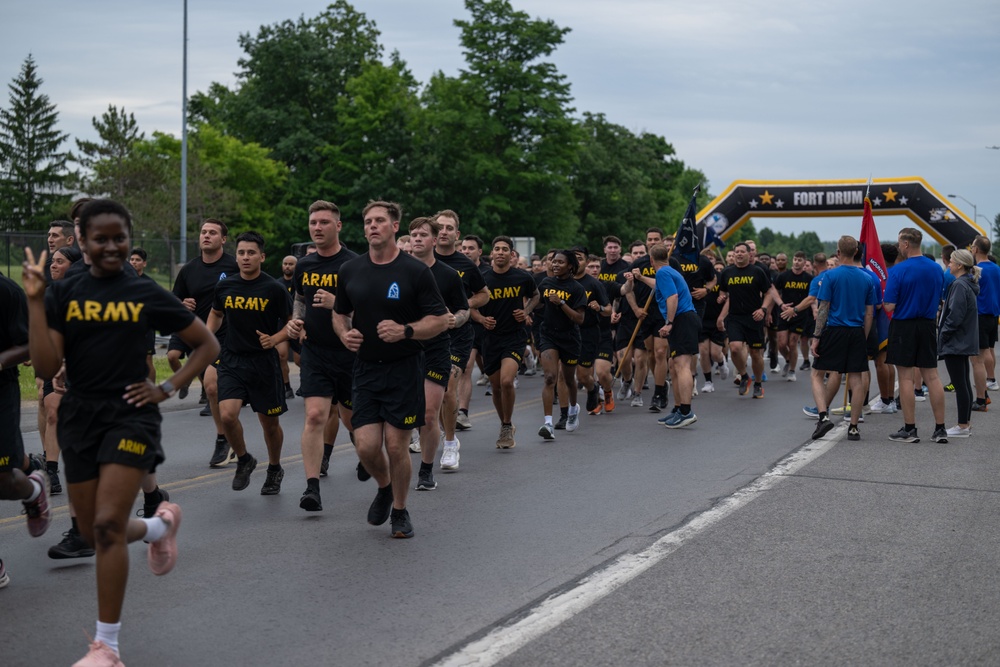 No Mountain Too High: 10th Mountain Division (LI) Soldiers Run for Glory