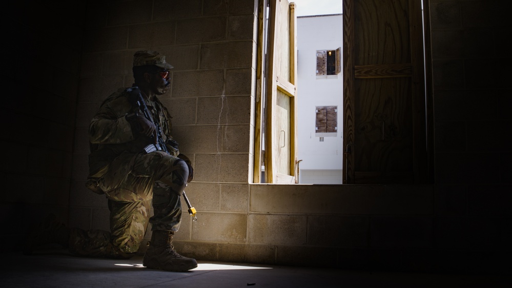 11B ALC Students Conduct Urban Assault STX Lane