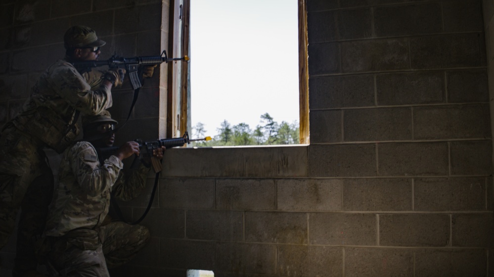 11B ALC Students Conduct Urban Assault STX Lane