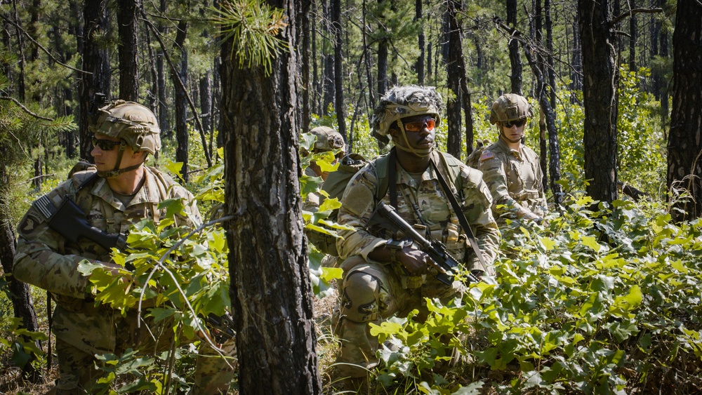 11B ALC Students Conduct Urban Assault STX Lane
