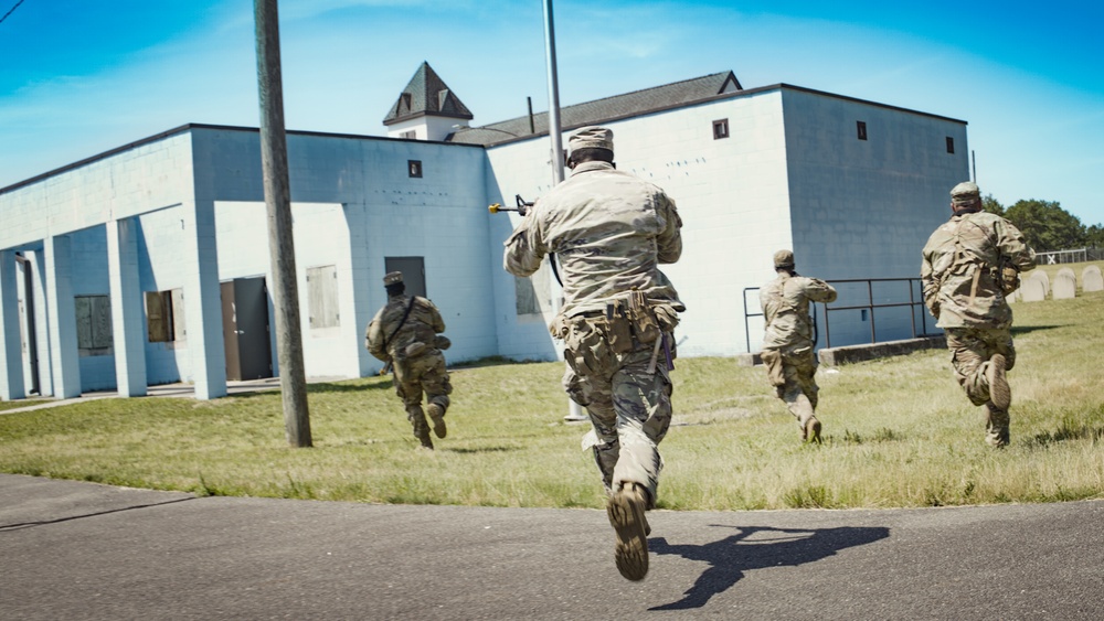11B ALC Students Conduct Urban Assault STX Lane