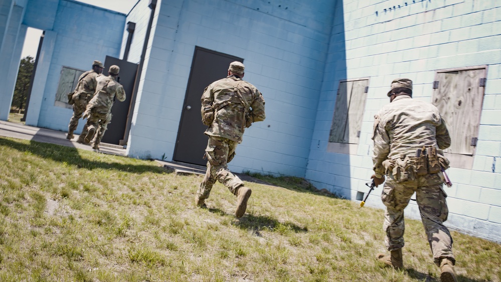 11B ALC Students Conduct Urban Assault STX Lane