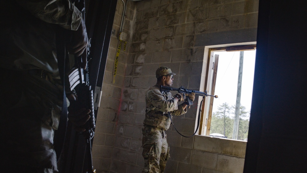 11B ALC Students Conduct Urban Assault STX Lane
