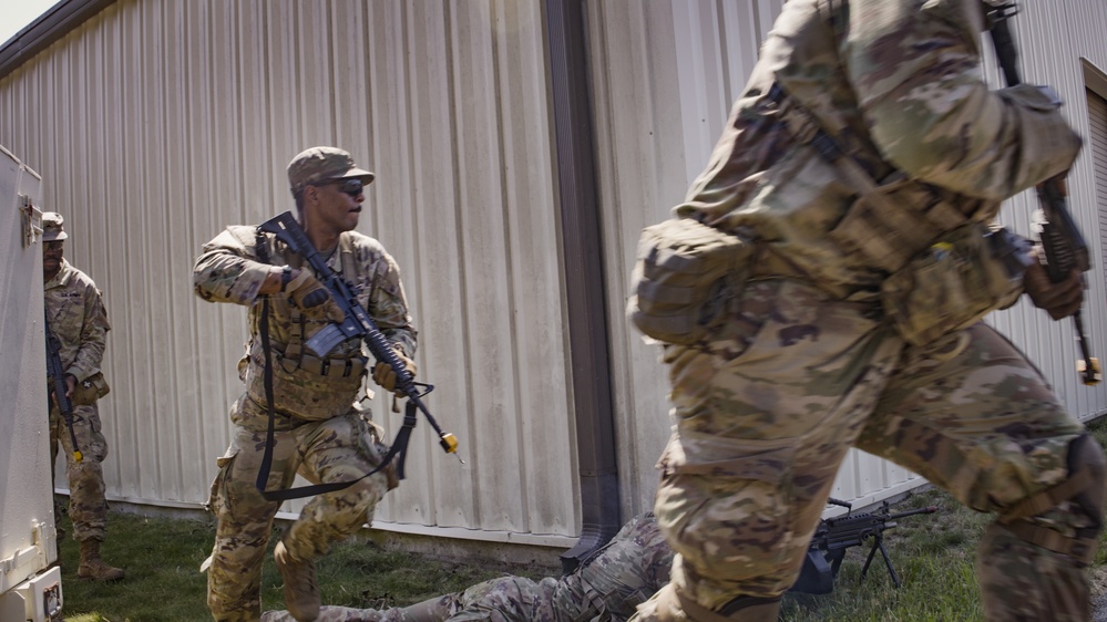 11B ALC Students Conduct Urban Assault STX Lane