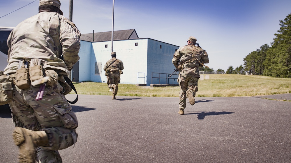 11B ALC Students Conduct Urban Assault STX Lane