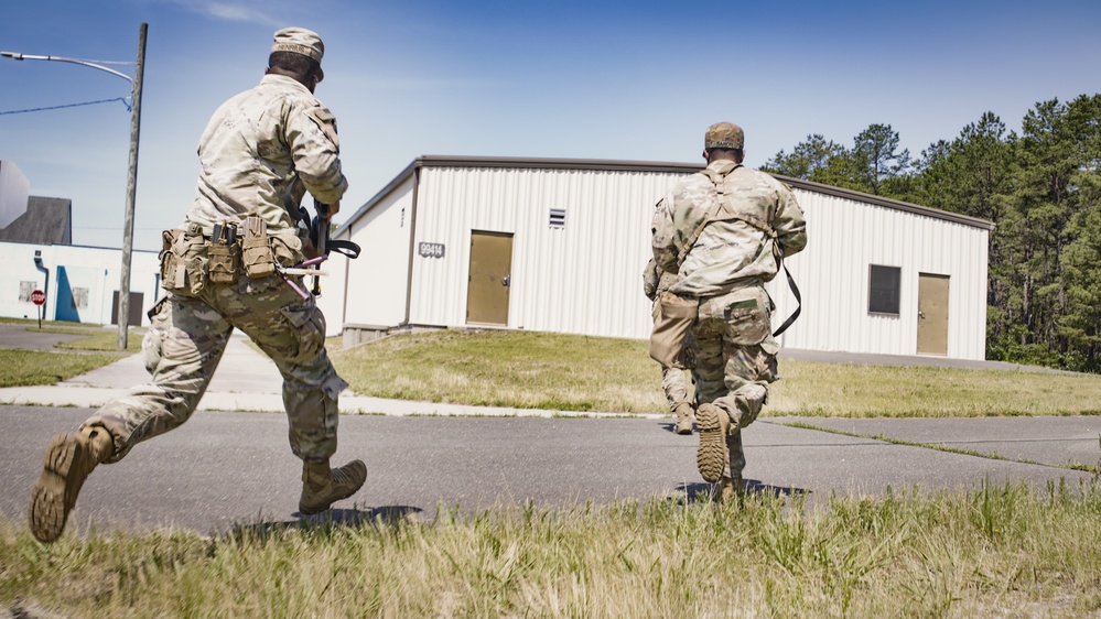 11B ALC Students Conduct Urban Assault STX Lane