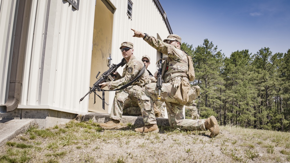 11B ALC Students Conduct Urban Assault STX Lane