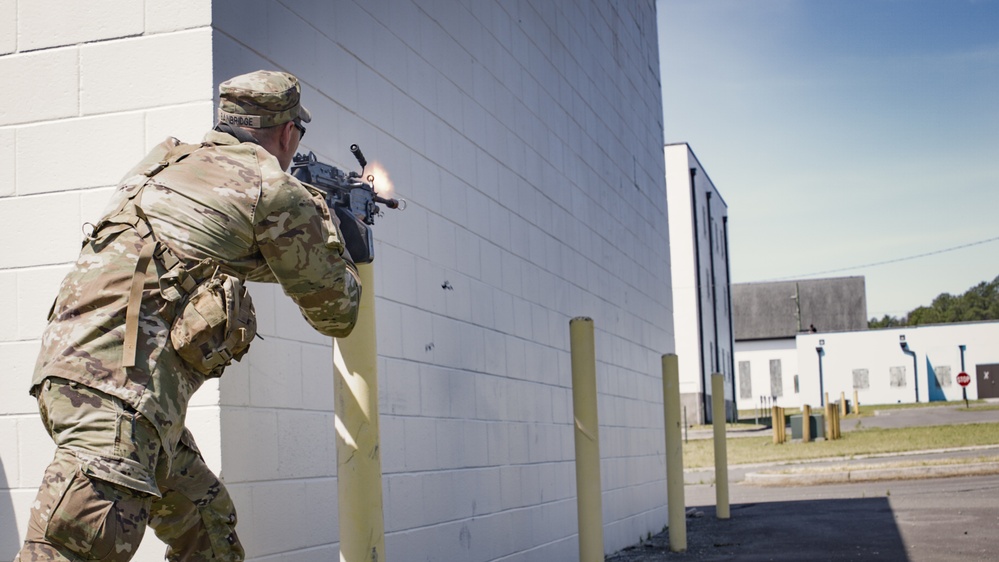 11B ALC Students Conduct Urban Assault STX Lane