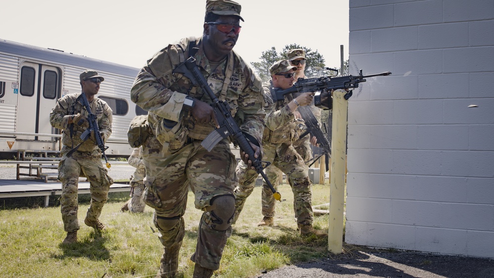 11B ALC Students Conduct Urban Assault STX Lane