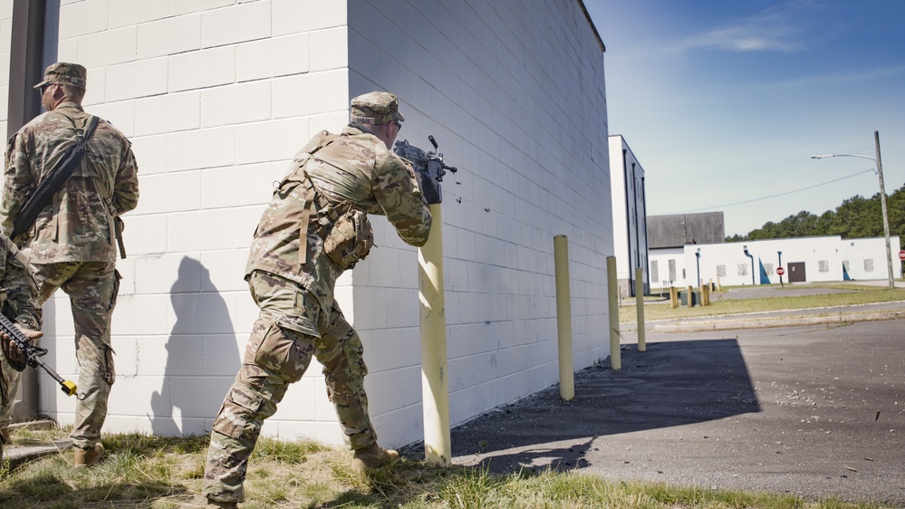 11B ALC Students Conduct Urban Assault STX Lane