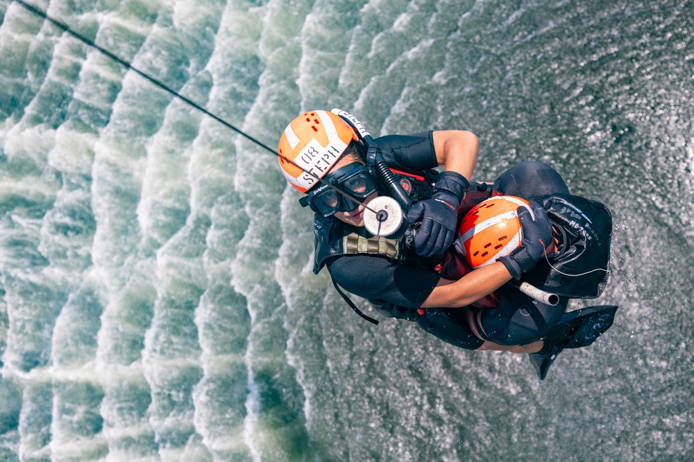SAR Key West Conducts Jump and Hoist Evolutions with Naval Aviation Rescue Swimmer School