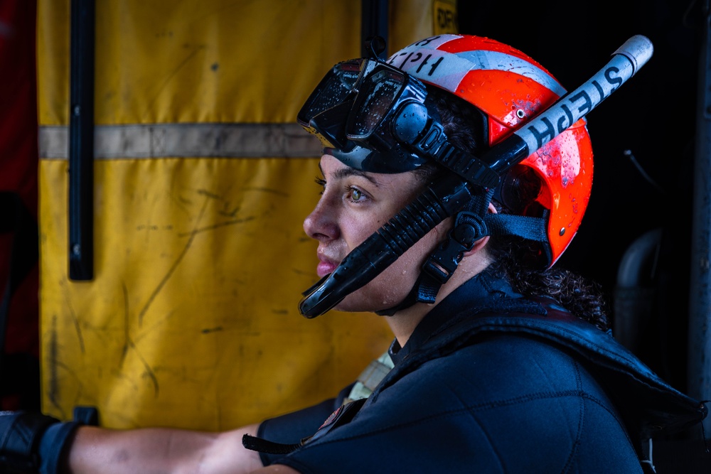 SAR Key West Conducts Jump and Hoist Evolutions with Naval Aviation Rescue Swimmer School
