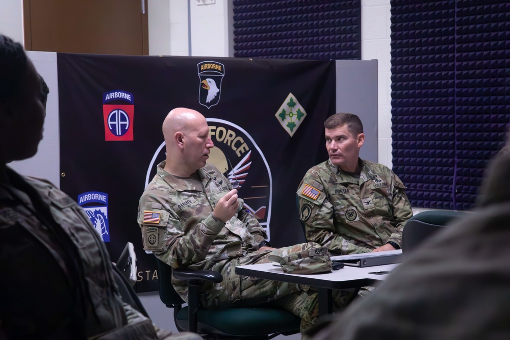 101st Airborne Division Commanding General visits Soldirs at Fort Bliss