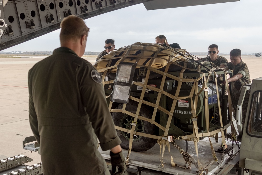 USMC loads Tactical Aviation Ground Refueling System onto Royal Australian Air Force C-17