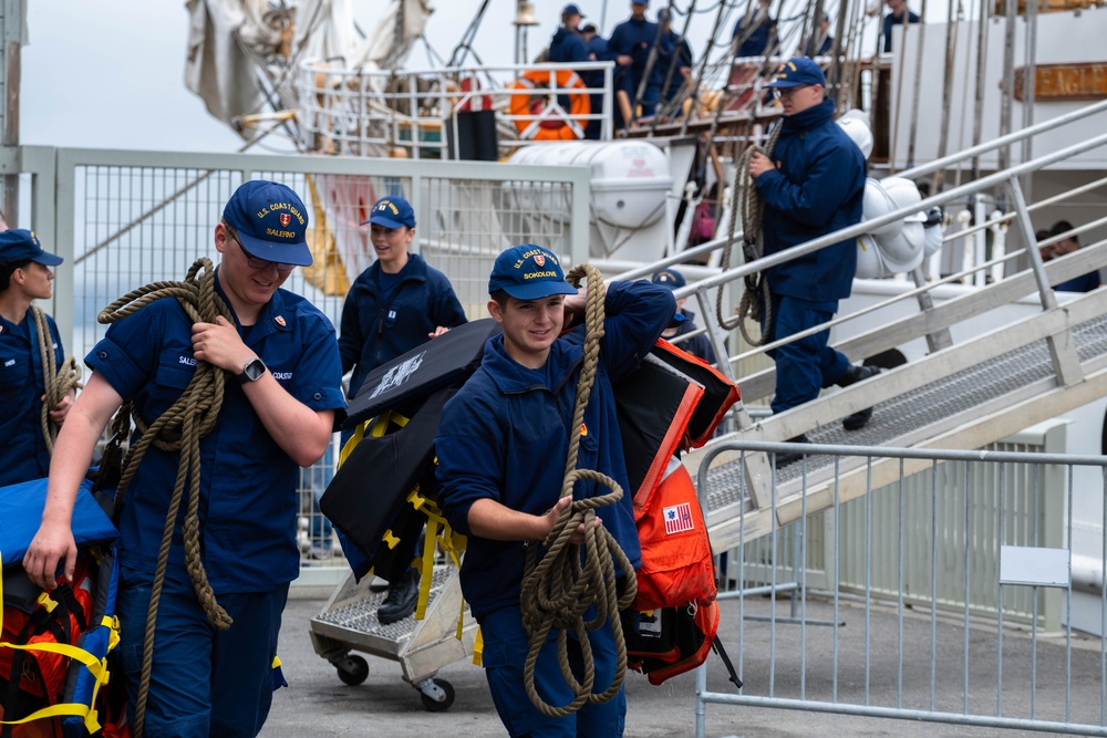 CGC Eagle cadets arrive in San Francisco