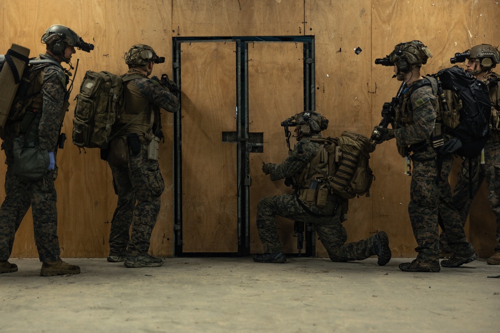 31st MEU | MRF conducts a limited scale raid