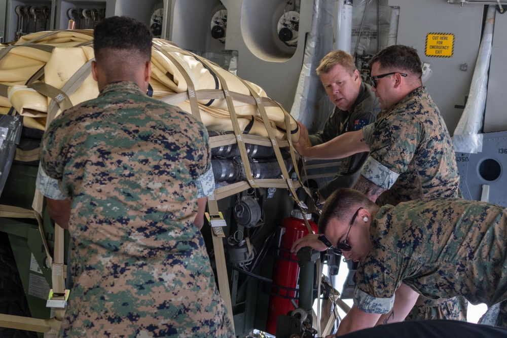 USMC loads Tactical Aviation Ground Refueling System onto Royal Australian Air Force C-17