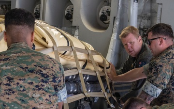 USMC loads Tactical Aviation Ground Refueling System onto Royal Australian Air Force C-17