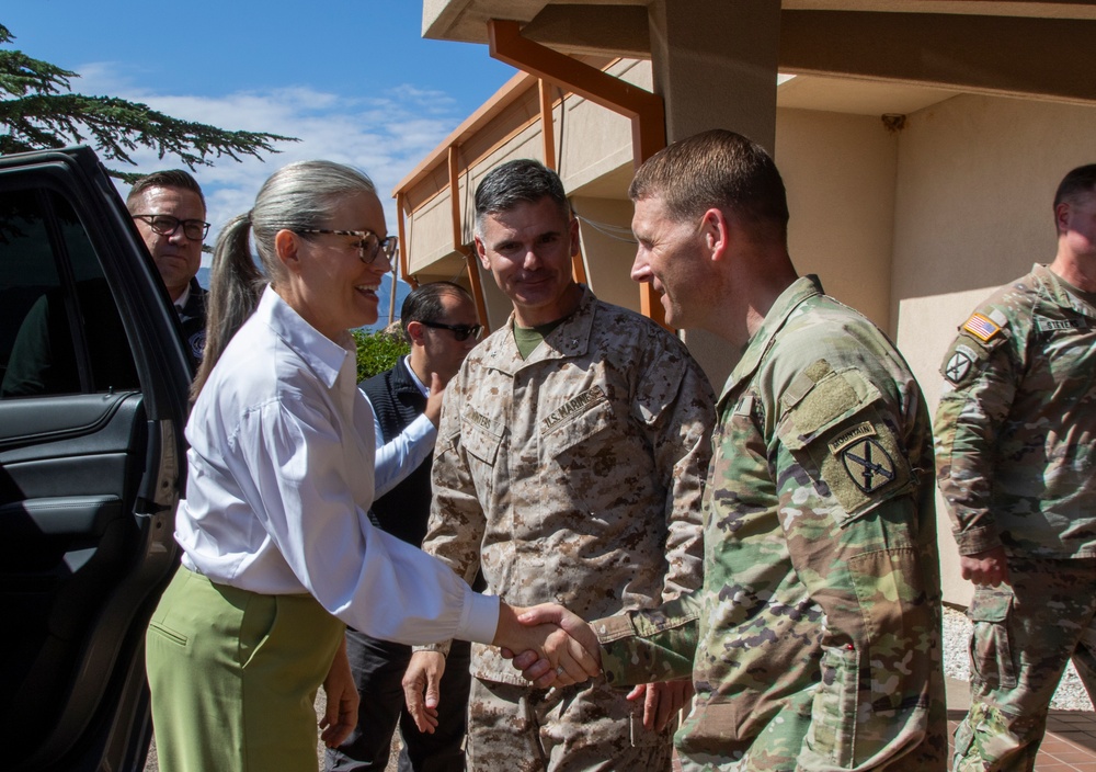 Arizona governor visits Joint Task Force-Southern Border headquarters
