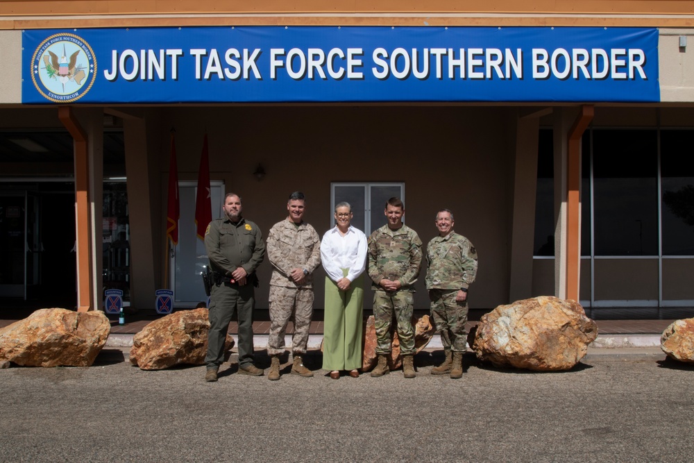 Arizona governor visits Joint Task Force-Southern Border headquarters