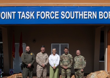 Arizona governor visits Joint Task Force-Southern Border headquarters
